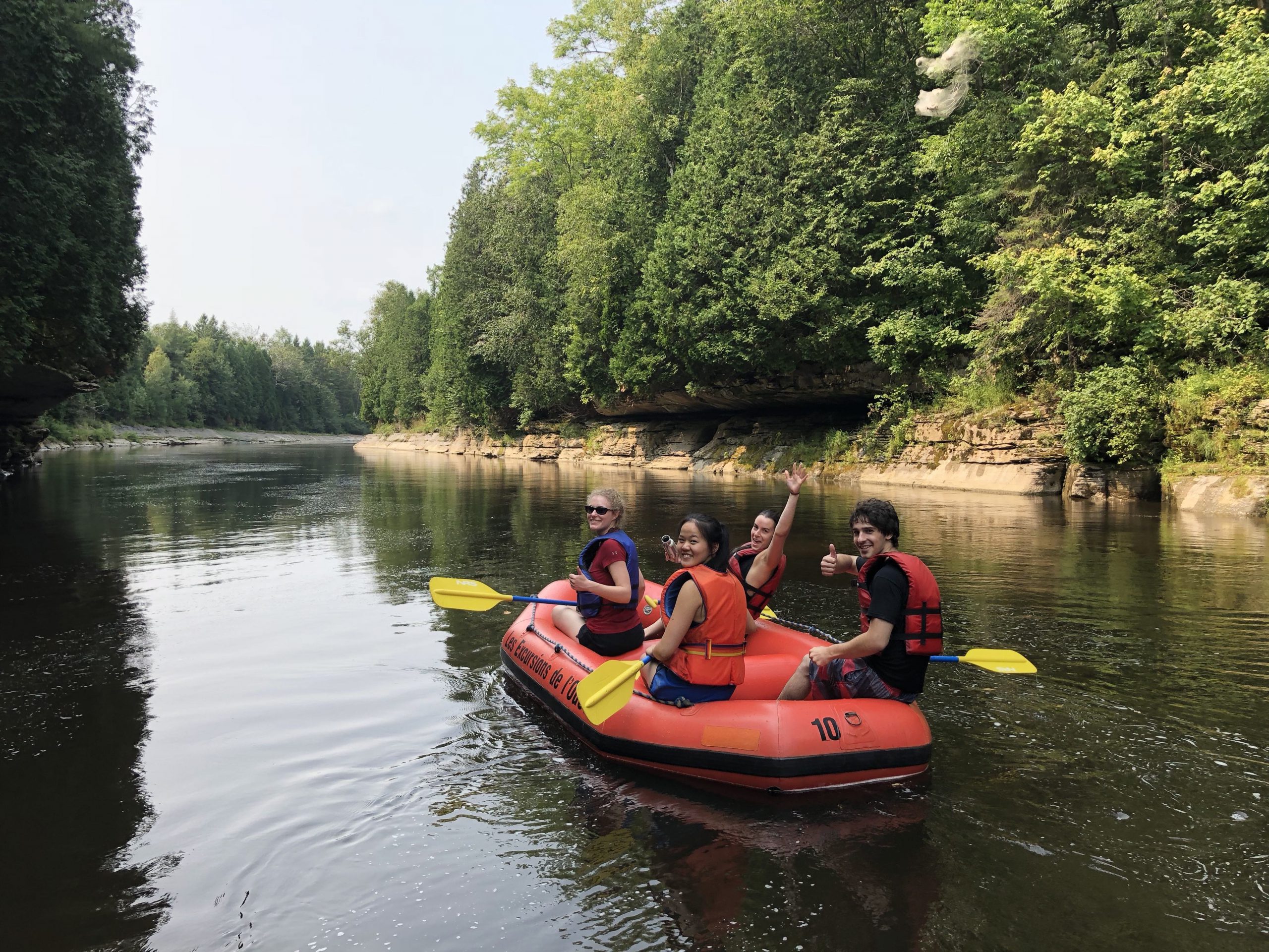 Lire la suite à propos de l’article Journée de rafting avec les stagiaires: merci