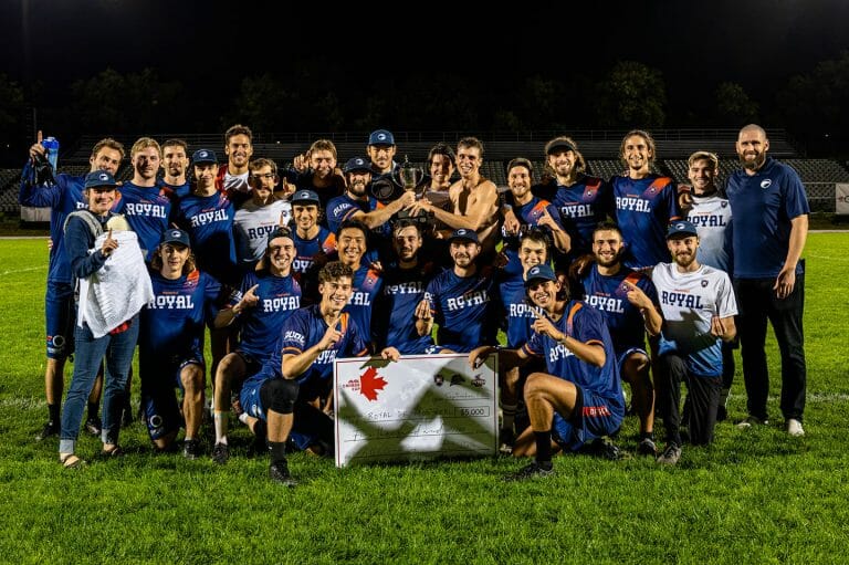 You are currently viewing Félicitations à Antoine pour avoir gagné la Canada Cup d’Ultimate Frisbee avec son équipe!